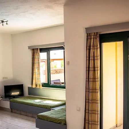 Nine Muses - Clio - Efterpi Villa